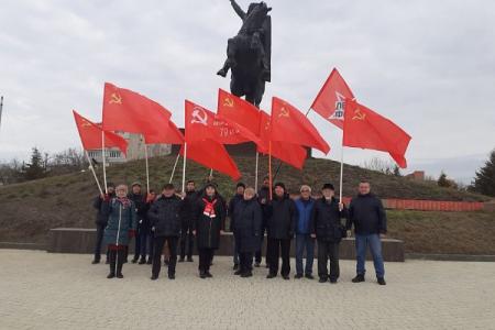Коммунисты Калмыкии отметили 80-летие освобождения города Элисты от немецко-фашистских захватчиков