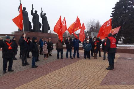 В Воронеже прошел автопробег, приуроченный к 80-летию со дня освобождения города