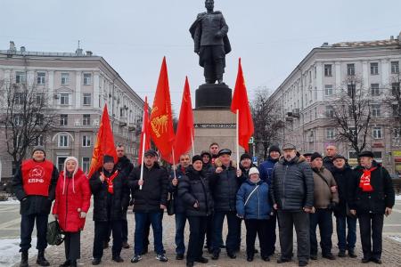 В Воронеже прошел автопробег, приуроченный к 80-летию со дня освобождения города