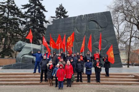 В Воронеже прошел автопробег, приуроченный к 80-летию со дня освобождения города