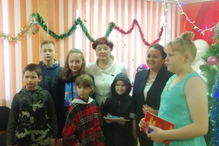 Тюменская область. Депутаты от КПРФ Тамара Казанцева и Регина Юхневич провели Рождественскую ёлку для детей в Тобольске