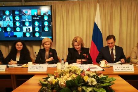 В Госдуме прошел круглый стол «Национальная стратегия действий в интересах женщин на 2023-2030 годы»