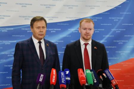Н.В. Арефьев и Д.А. Парфенов выступили перед журналистами в Госдуме