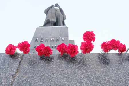 Красноярская КПРФ организовала возложение цветов в связи с Днем Памяти В. И. Ленина