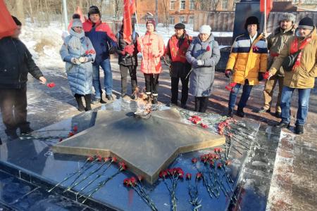 Подмосковные коммунисты отметили День Советской Армии и Военно-Морского флота по всему региону