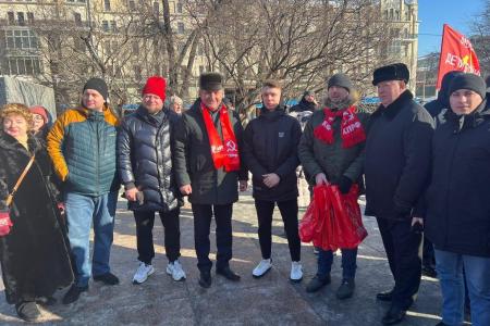 Подмосковные коммунисты отметили День Советской Армии и Военно-Морского флота по всему региону