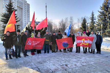 Подмосковные коммунисты отметили День Советской Армии и Военно-Морского флота по всему региону