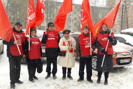 Подмосковные коммунисты отметили День Советской Армии и Военно-Морского флота по всему региону