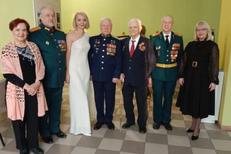 Подмосковные коммунисты отметили День Советской Армии и Военно-Морского флота по всему региону