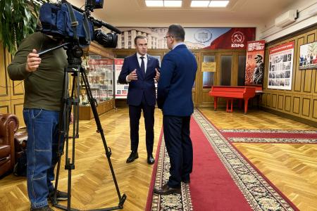 13 февраля на телеканале "Россия 1" выйдет сюжет, посвященный 30-летию возрождения КПРФ