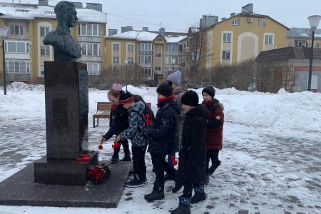 В Великом Новгороде почтили память легендарного героя Сталинградской битвы Якова Павлова