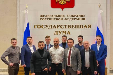 Делегация коммунистов Владимирской области посетила в Госдуме выставку КПРФ к 30-летию возрождения Компартии