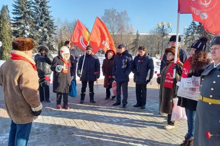 Калужские коммунисты отметили День рождения Советской Армии и Военно-Морского Флота