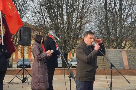 Коммунисты Калининграда отметили митингом День Советской Армии и Военно-Морского Флота