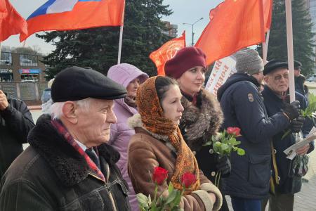 Коммунисты Калининграда отметили митингом День Советской Армии и Военно-Морского Флота