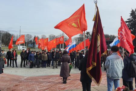 Коммунисты Калининграда отметили митингом День Советской Армии и Военно-Морского Флота