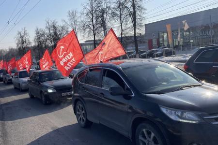Тульские коммунисты организовали автопробег, посвященный Дню Красной Армии и Военно-морского флота