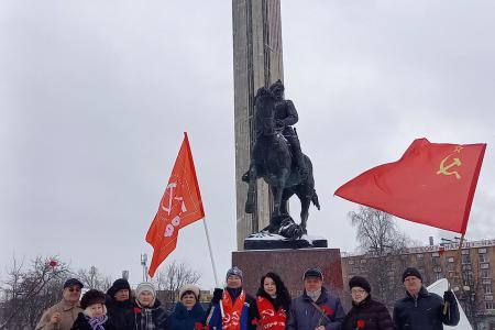 В Калуге отметили 80-летие победы Красной Армии под Сталинградом
