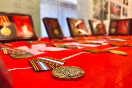 Делегация коммунистов Владимирской области посетила в Госдуме выставку КПРФ к 30-летию возрождения Компартии