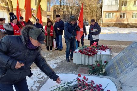 Калужские коммунисты отметили День рождения Советской Армии и Военно-Морского Флота