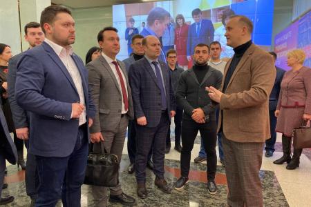 Делегация коммунистов Владимирской области посетила в Госдуме выставку КПРФ к 30-летию возрождения Компартии