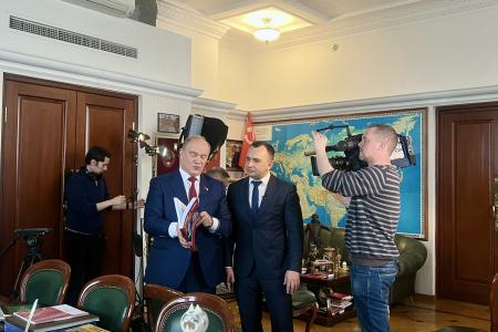 13 февраля на телеканале "Россия 1" выйдет сюжет, посвященный 30-летию возрождения КПРФ