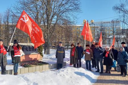 Калужские коммунисты отметили День рождения Советской Армии и Военно-Морского Флота