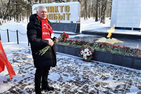 Костромские коммунисты отметили День Советской Армии и Военно-Морского Флота