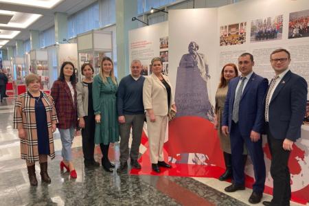 Комсомольцы и коммунисты города Новомосковска Тульской области посетили выставку, посвящённую 30-летию КПРФ в Государственной Думе