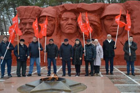 Коммунисты Калмыкии отмечают День защитника Отечества