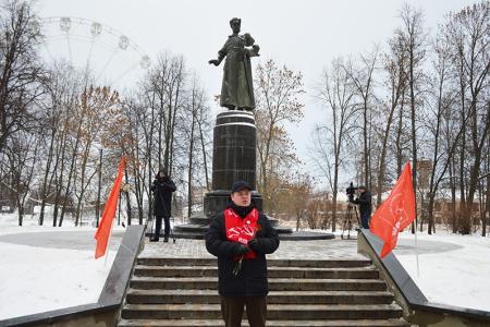 Ивановские коммунисты отметили день рождения Михаила Васильевича Фрунзе