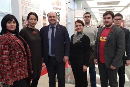 Рязанская делегация посетила выставку в Государственной Думе, посвященную 30-летию КПРФ