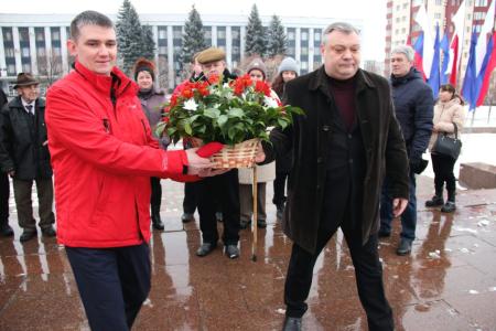 Луганские коммунисты отметили 142-ю годовщину со дня рождения Климента Ворошилова
