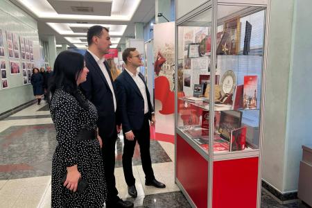 Руководство ЦК ЛКСМ РФ посетило выставку: "КПРФ на защите трудящихся. 30 лет возрождению партии"