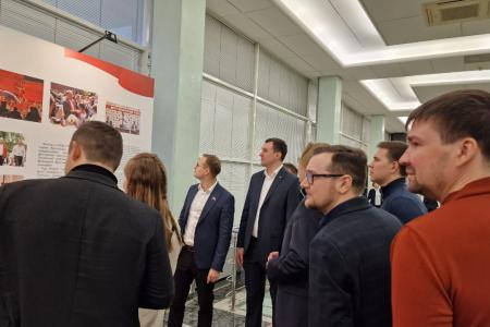 Руководство ЦК ЛКСМ РФ посетило выставку: "КПРФ на защите трудящихся. 30 лет возрождению партии"