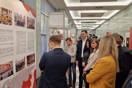Руководство ЦК ЛКСМ РФ посетило выставку: "КПРФ на защите трудящихся. 30 лет возрождению партии"