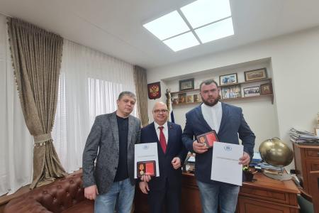 Белгородская область. Старооскольцы получили награды из рук депутата Государственной Думы