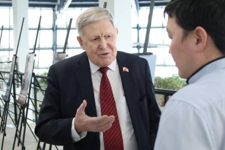 Виктор Губарев выступил перед молодыми учеными