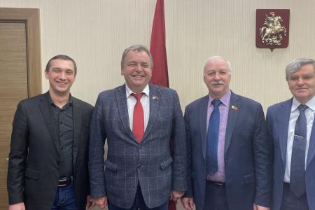 Депутаты-коммунисты Москвы и Новосибирской области налаживают тесное сотрудничество