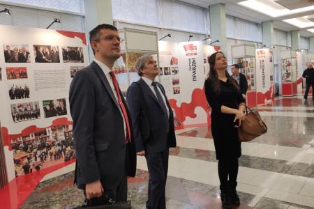 Депутаты фракции КПРФ в Мосгордуме посетили выставку, посвящённую 30-летию воссоздания Коммунистической партии Российской Федерации