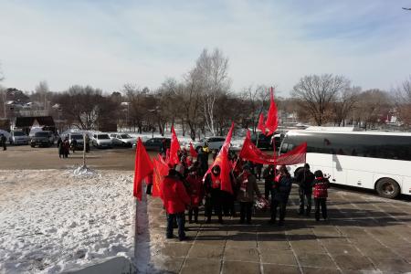 Коммунисты отпраздновали 101-ю годовщину Победы Народно-революционной Армии на сопке Июнь-Корань под Волочаевкой