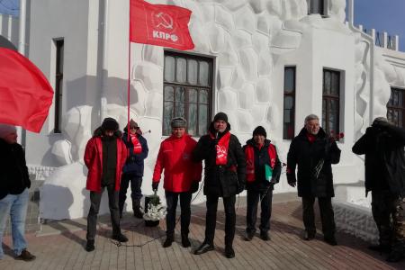 Коммунисты отпраздновали 101-ю годовщину Победы Народно-революционной Армии на сопке Июнь-Корань под Волочаевкой