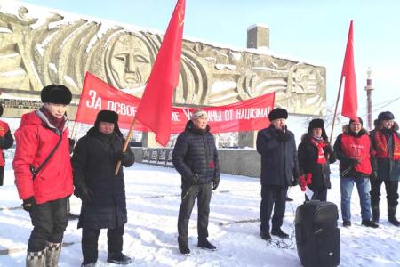 Коммунисты Якутии организованно отметили 105-ю годовщину Советской Армии и Военно-Морского Флота