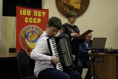 Сергей Гаврилов принял участие в награждении победителей конкурса детского рисунка, посвященного 80-летию освобождения Воронежа