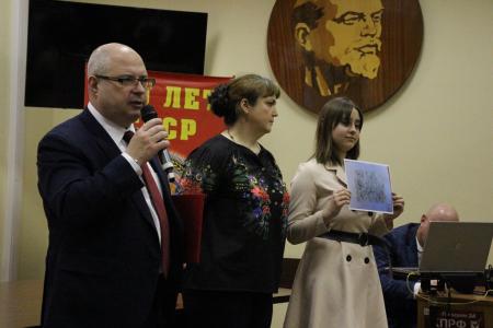 Сергей Гаврилов принял участие в награждении победителей конкурса детского рисунка, посвященного 80-летию освобождения Воронежа