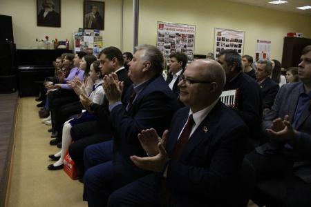 Сергей Гаврилов принял участие в награждении победителей конкурса детского рисунка, посвященного 80-летию освобождения Воронежа