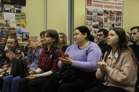 Сергей Гаврилов принял участие в награждении победителей конкурса детского рисунка, посвященного 80-летию освобождения Воронежа
