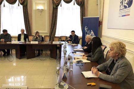 Олег Лебедев выступил в Общественной палате РФ на круглом столе, посвящённом экологическим проблемам гибели пчёл