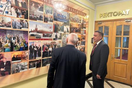 Сенатор Айрат Гибатдинов посетил Московский гуманитарный университет