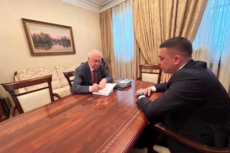 Сенатор Айрат Гибатдинов посетил Московский гуманитарный университет
